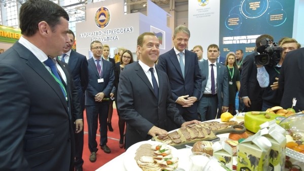 На выставке "Золотая осень" глава региона представил Дмитрию Медведеву перспективные направления регионального АПК